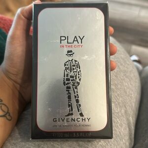 Givenchy Play in the City